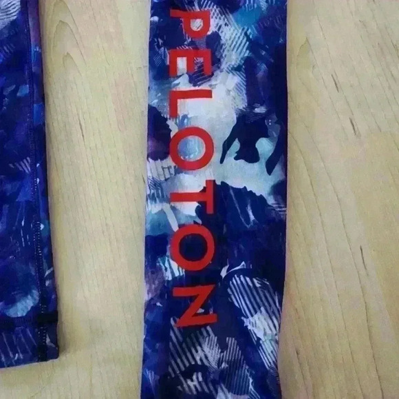 With peloton reversible leggings size xs - Picture 4 of 11